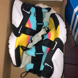 NIKE HUARACHE CITY WOMENS